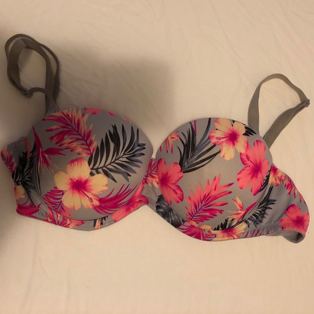 32DD VS Pink bra, perfect condition